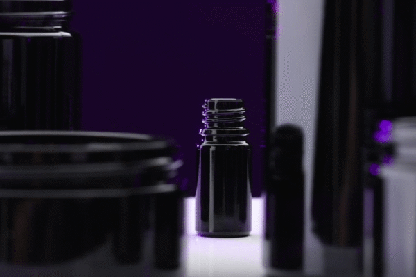 Butelki ze szkła fioletowego (Violet Glass)